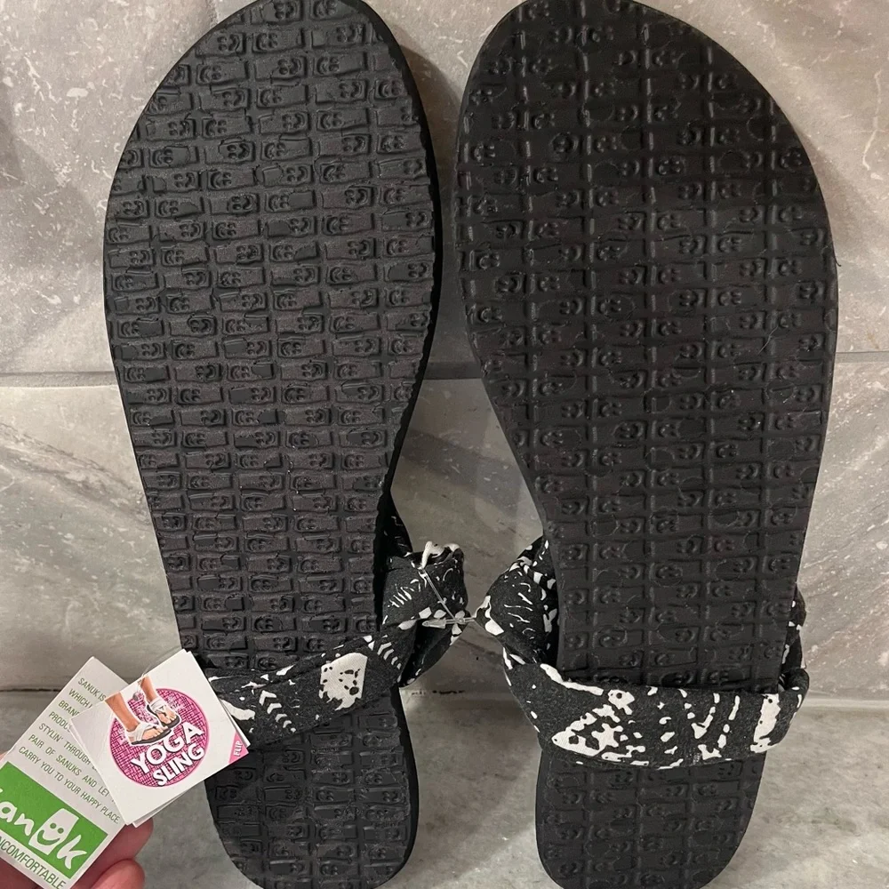 Sanuk Women's Black and White Yoga Mat Sandals NWT smoke & pet free home🌸 - Picture 3 of 14